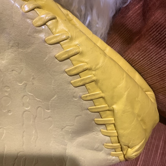 Vintage Yellow Leather Purse with Floret - Picture 5 of 16